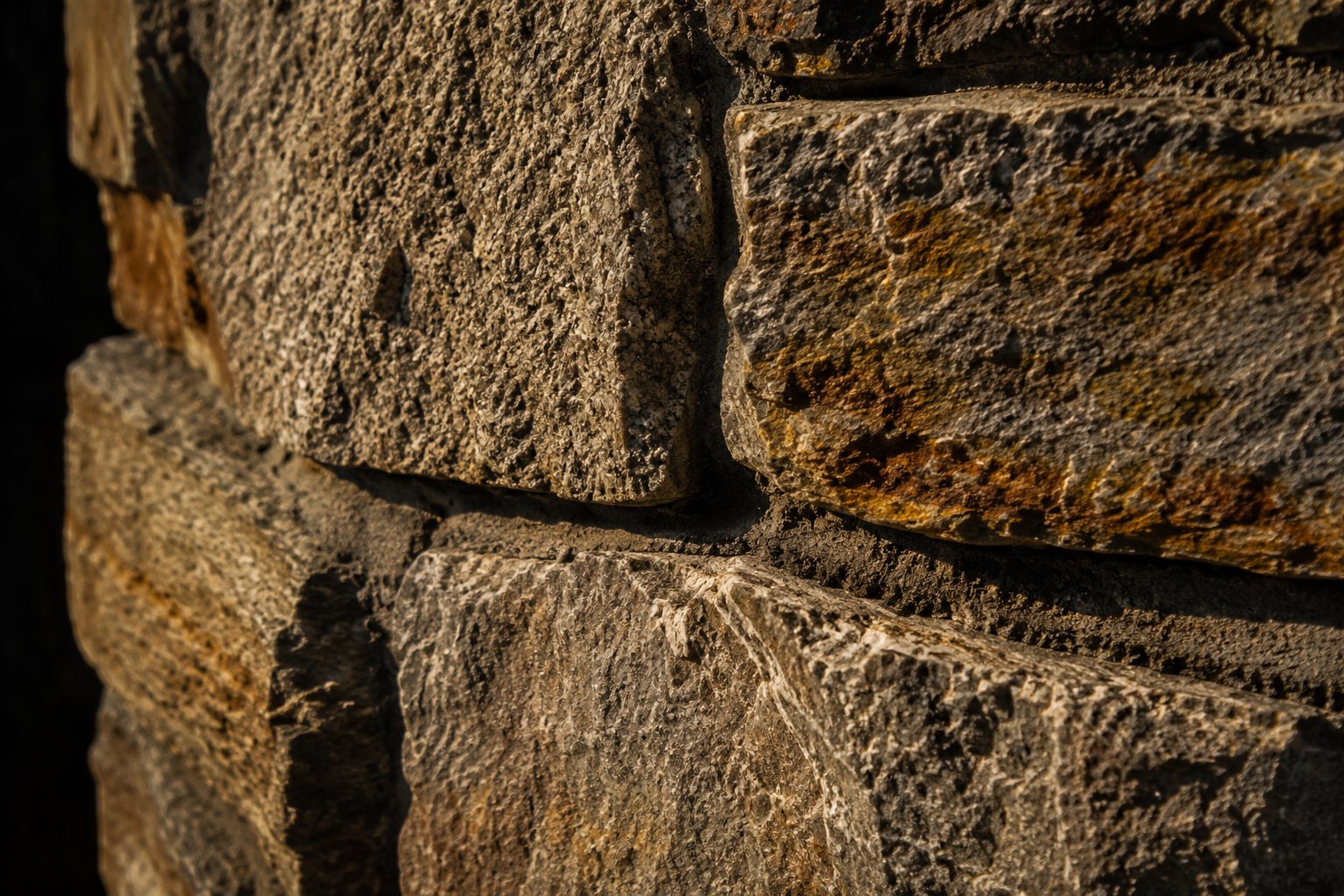 Close detail of natural stone veneer fitted tight with thin mortar joints