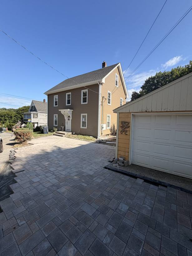The finished paver driveway in Marlborough, MA