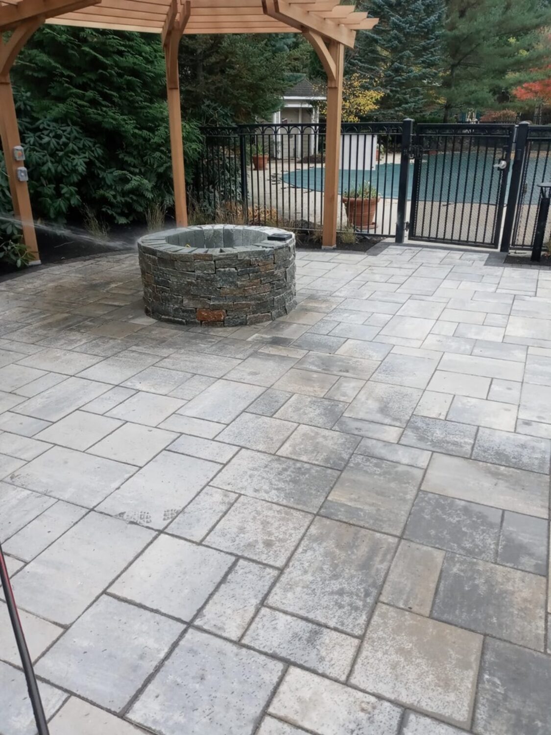 Paver patio with stone fire pit